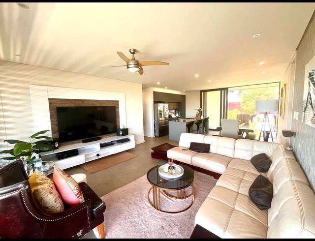 2 BEDROOM APARTMENT FOR SALE IN SHEFFIELD BEACH